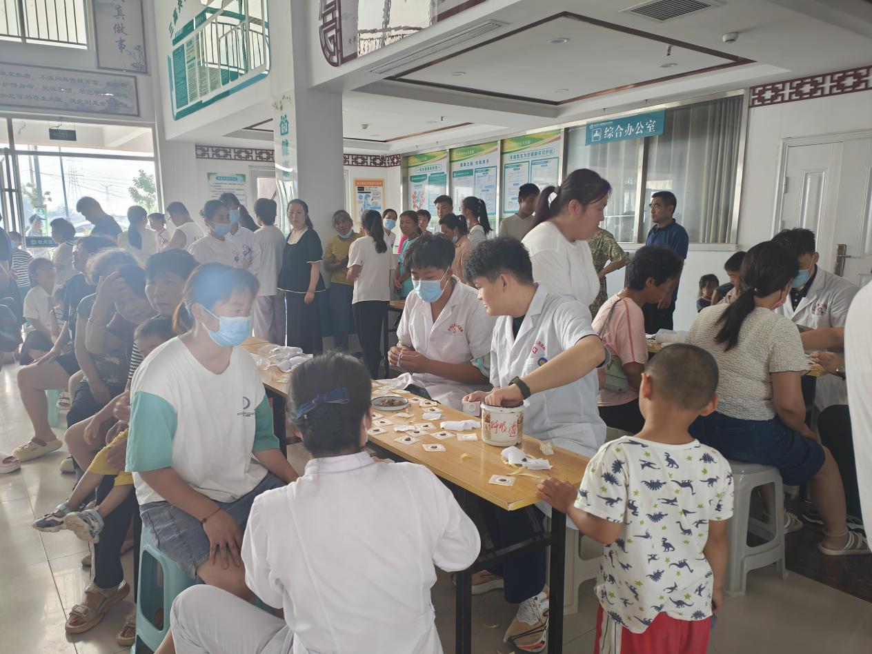 菏泽市牡丹区小留镇中心卫生院开展"冬病夏治三伏贴"活动